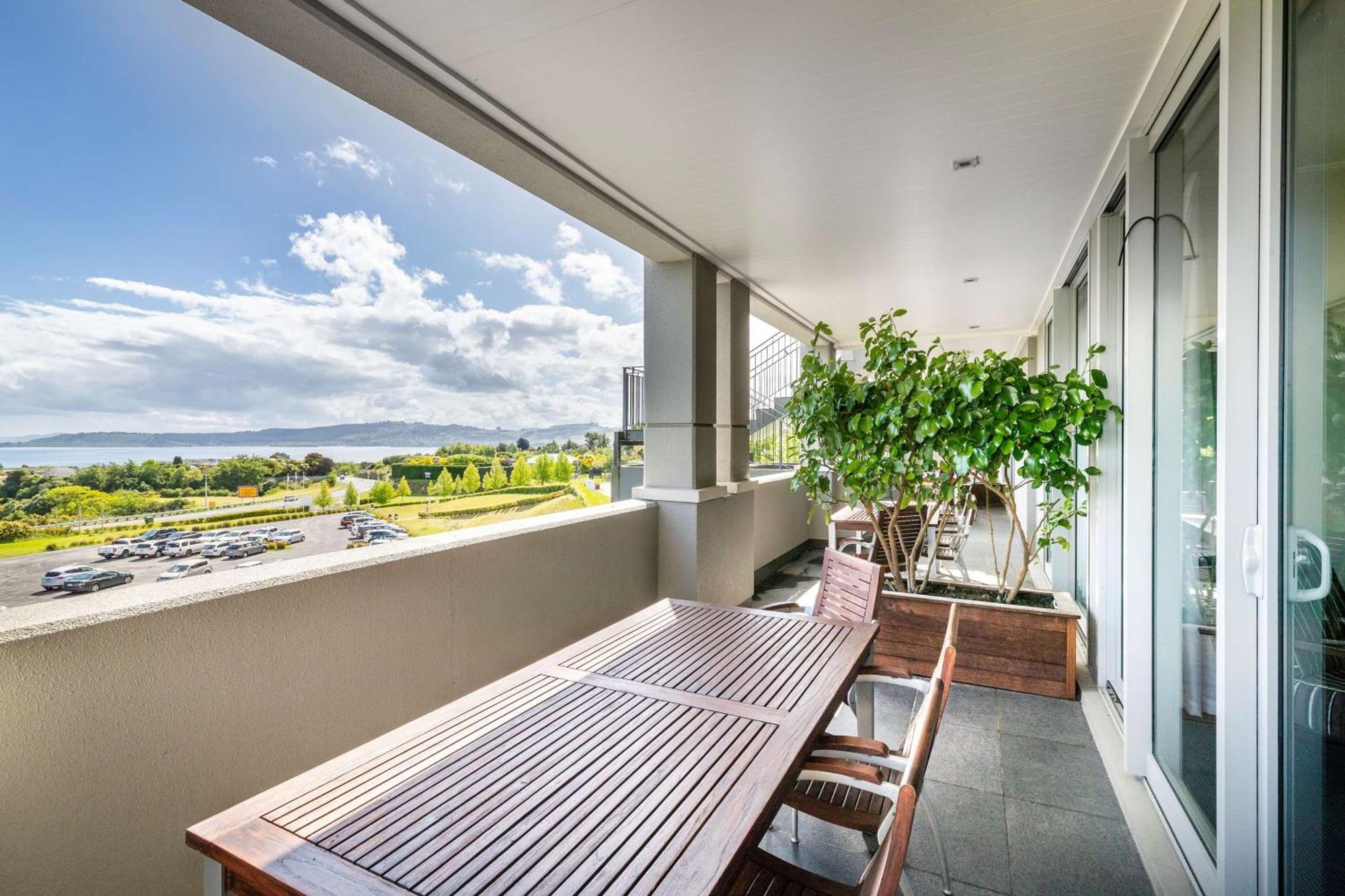Hilton Lake Taupo Exterior photo